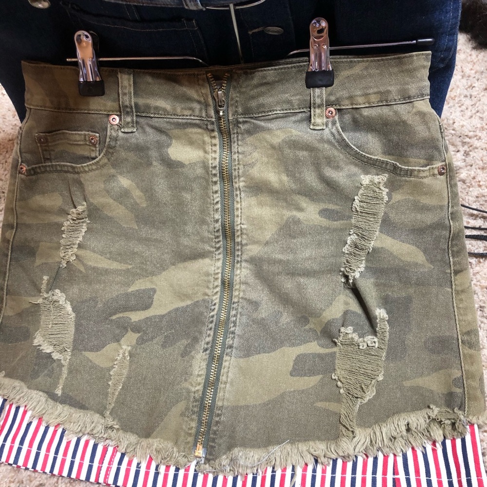 Skirts - Picture 4 of 6